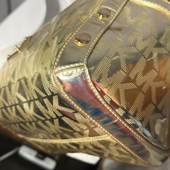 Michael Kors Delancy Pale Gold Mirror
Metallic Monogram Logo Tote EUC - Picture 10 of 17